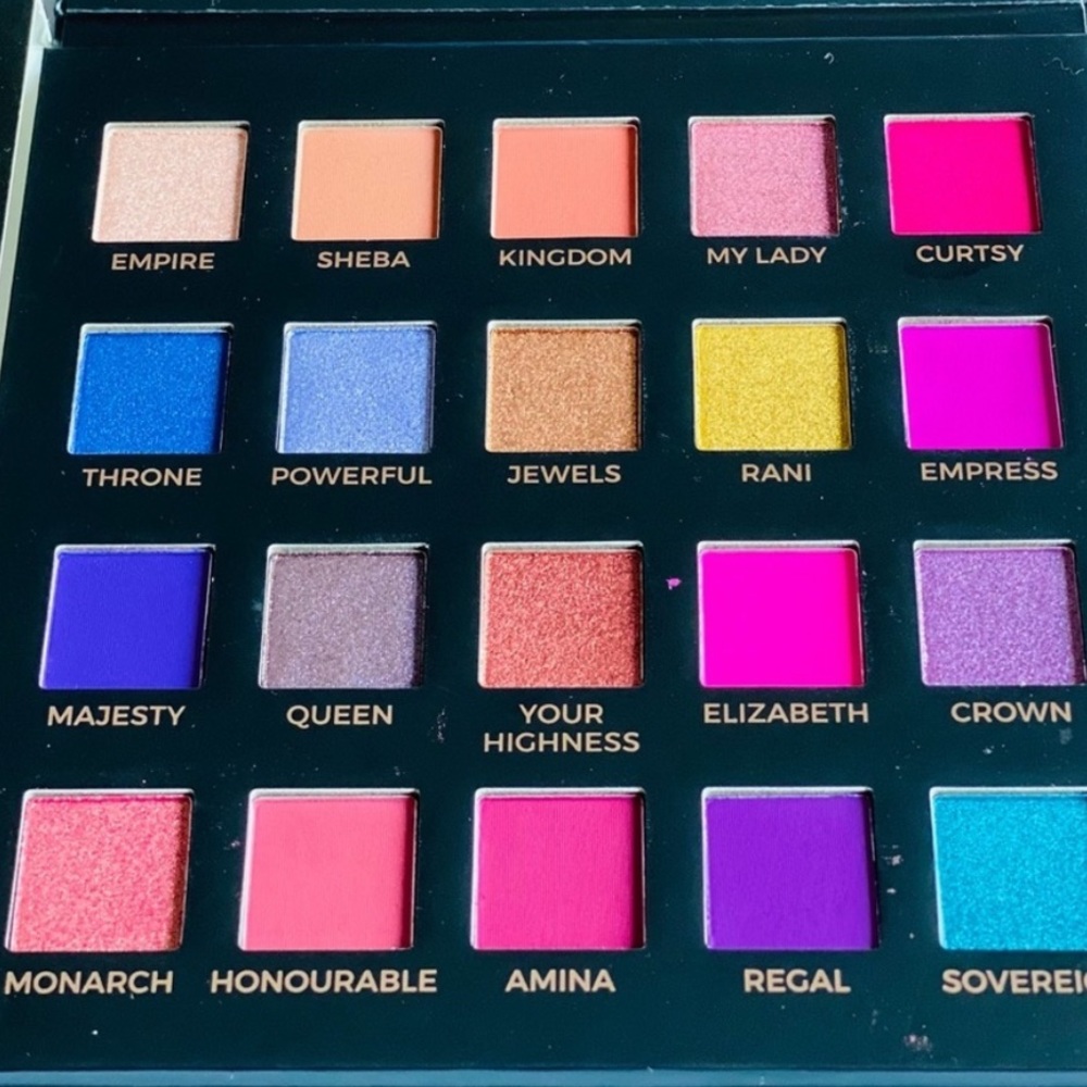 New Eloise THE QUEEN EYE SHADOW PALETTE - Picture 11 of 17